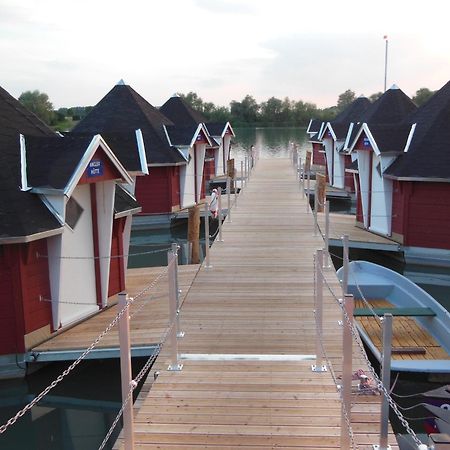 Maritime Freizeit Camp "Mfc" Erfurter Seen Стая снимка