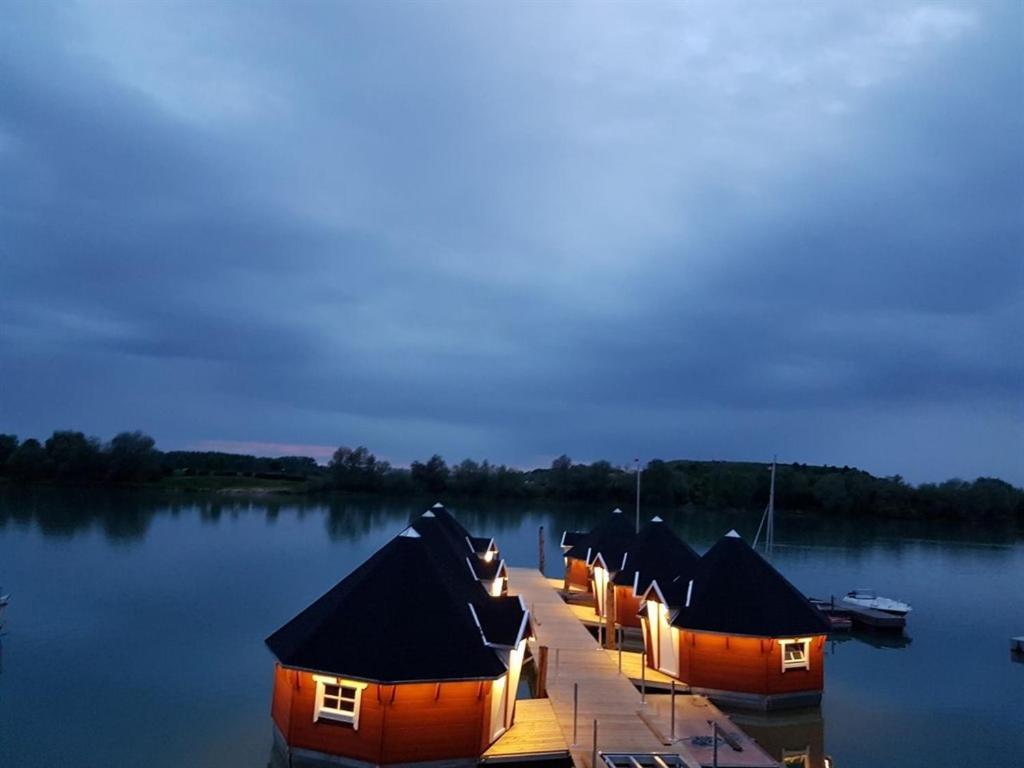 Maritime Freizeit Camp "Mfc" Erfurter Seen Екстериор снимка